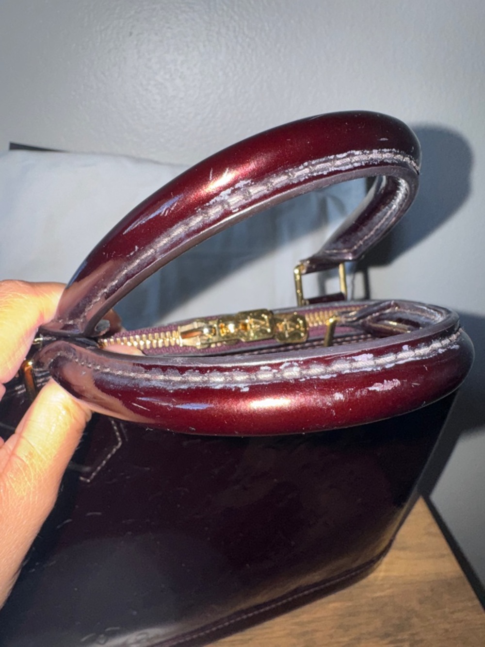 Louis Vuitton Vernis Alma Satchel in Deep Bordeaux Red - Picture 3 of 9